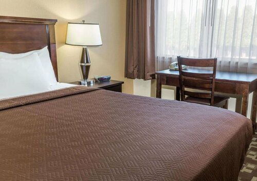 Гостиница Travelodge by Wyndham Newport в Ньюпорте
