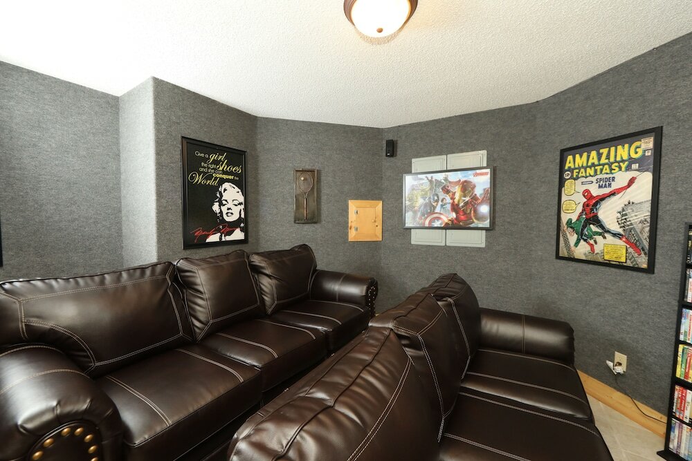 Фото Majestic Manor - Five Bedroom Cabin