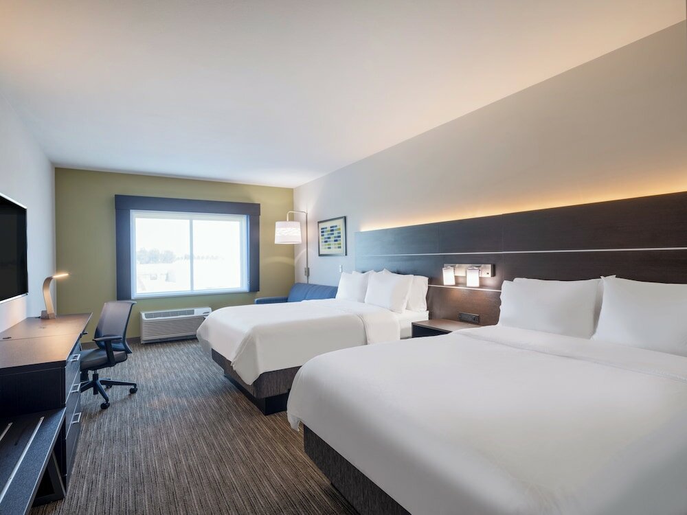 Фото Holiday Inn Express And Suites Watertown, an Ihg Hotel
