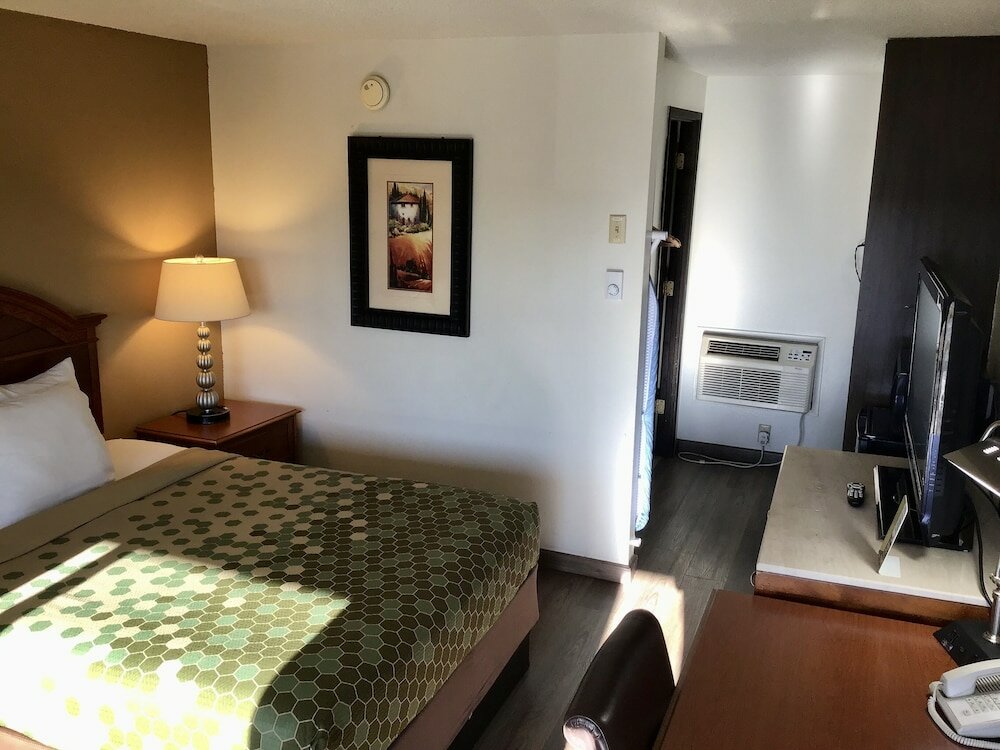 Фото Travelodge by Wyndham Sunnyside