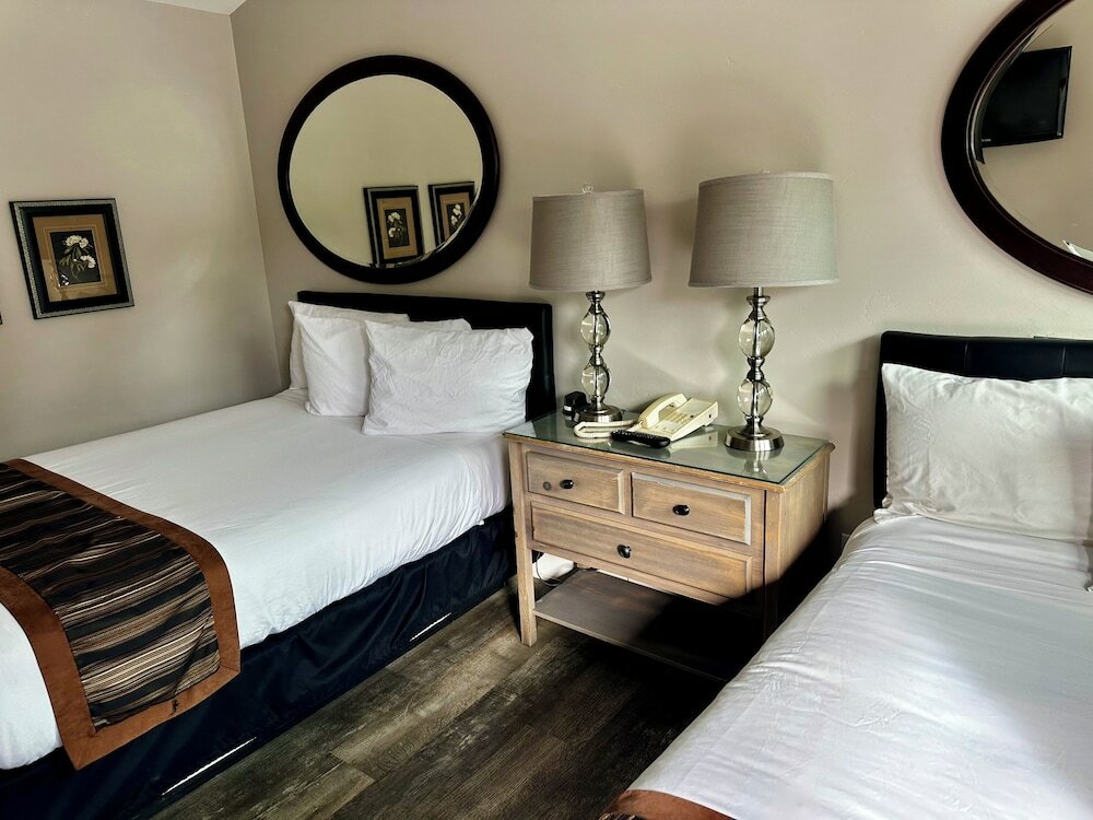 Фото Monterey Peninsula Inn