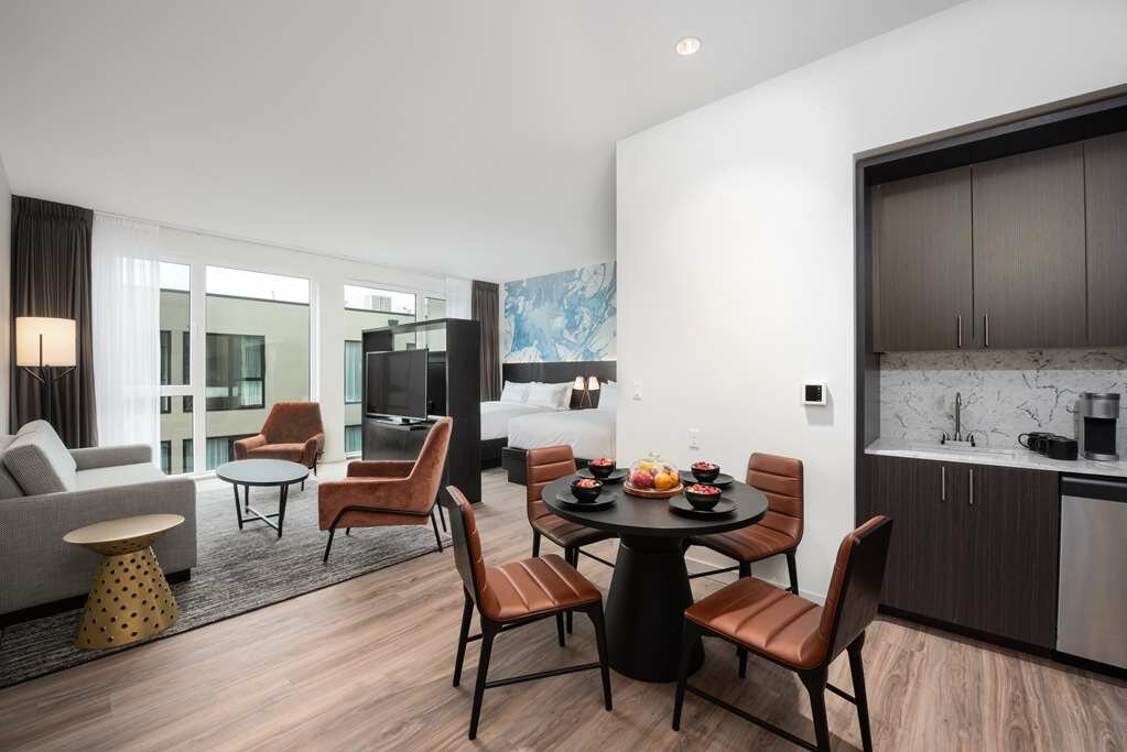 Фото Holman Riverfront Park Hotel Salem, Tapestry by Hilton