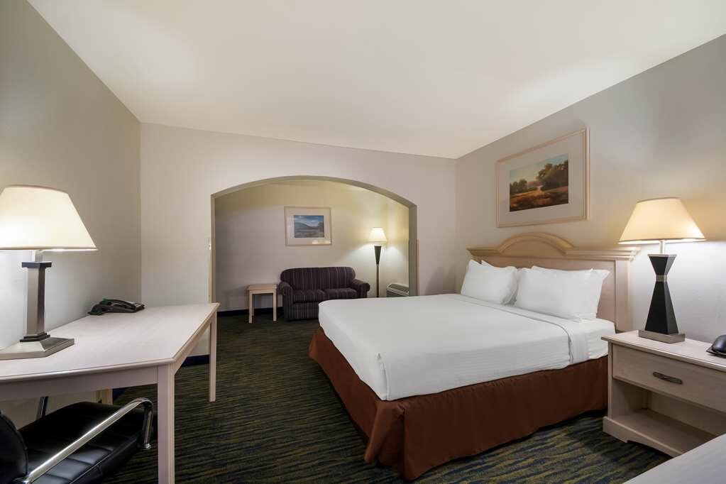 Фото SureStay Hotel by Best Western Falfurrias