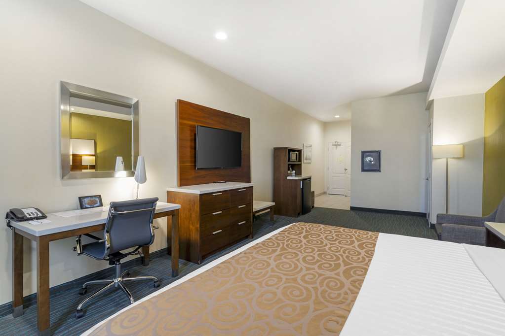 Фото Best Western Plus Gardena Inn & Suites