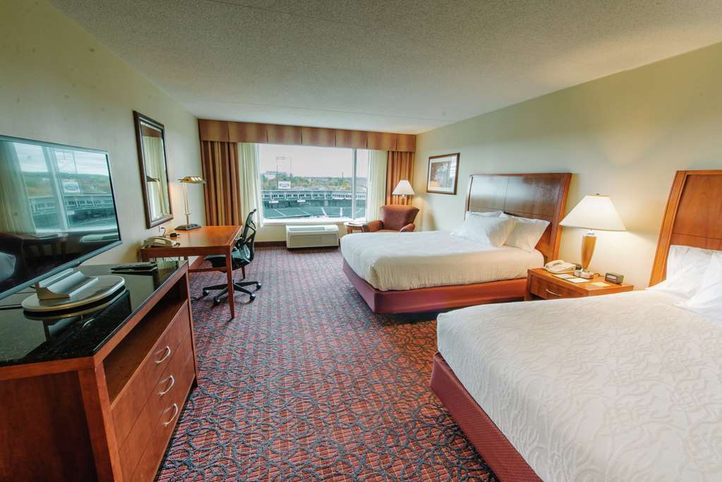 Фото Hilton Garden Inn Manchester Downtown