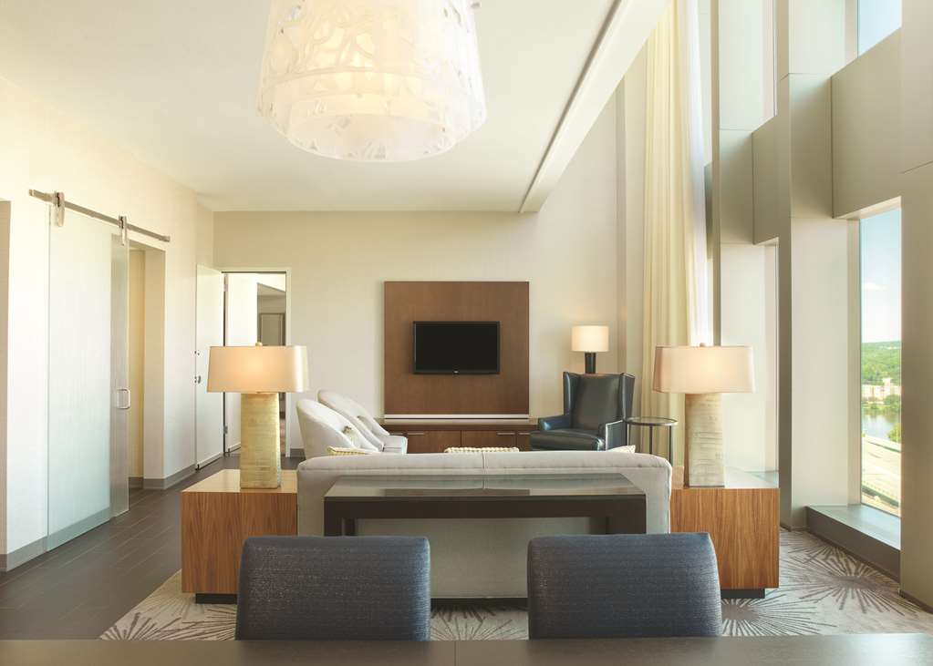 Фото Doubletree by Hilton Cedar Rapids Convention Complex