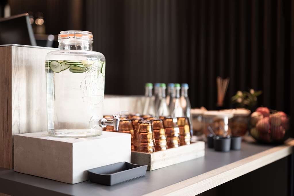 Фото Park Inn by Radisson Zurich Airport
