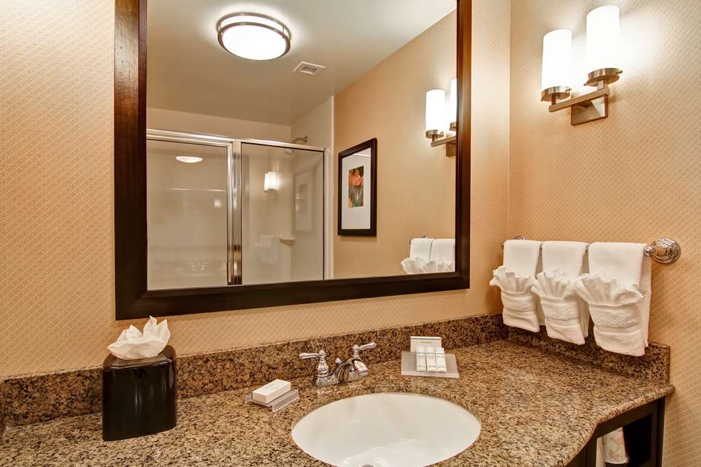 Фото Hilton Garden Inn Woodbridge