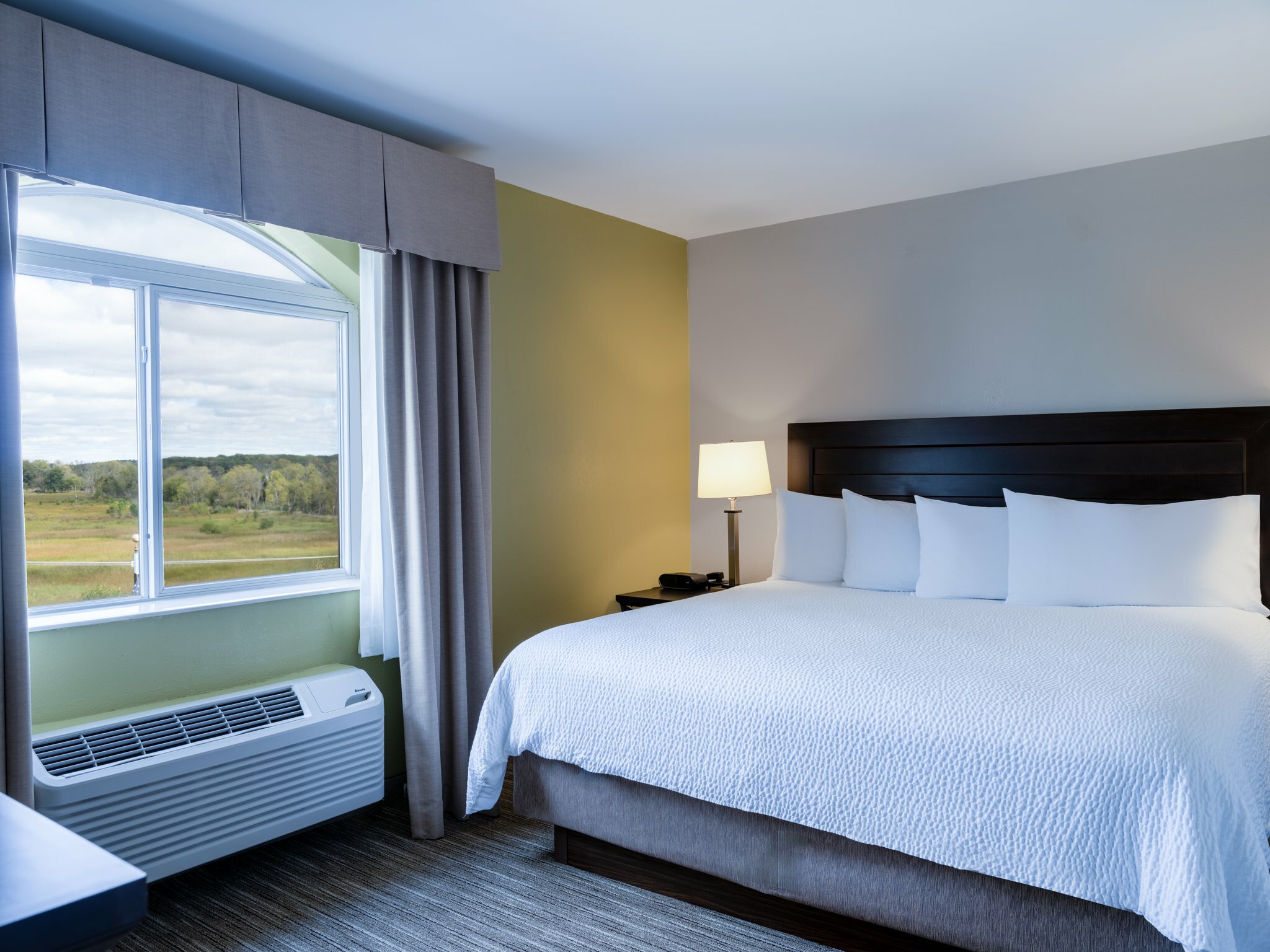 Фото Holiday Inn Express Hotel & Suites Chicago - Libertyville, an Ihg Hotel