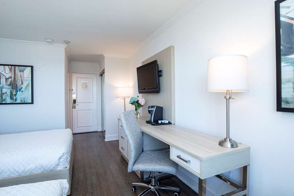 Фото Best Western Plus Dorchester Hotel