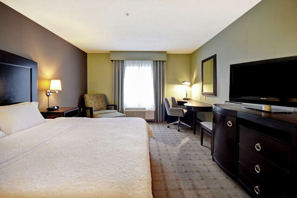 Фото Hampton Inn & Suites Detroit-Canton
