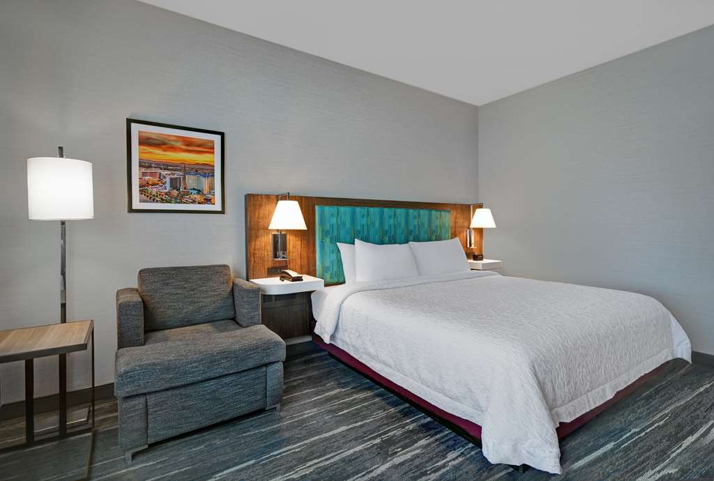 Фото Hampton Inn Las Vegas Strip South, Nv