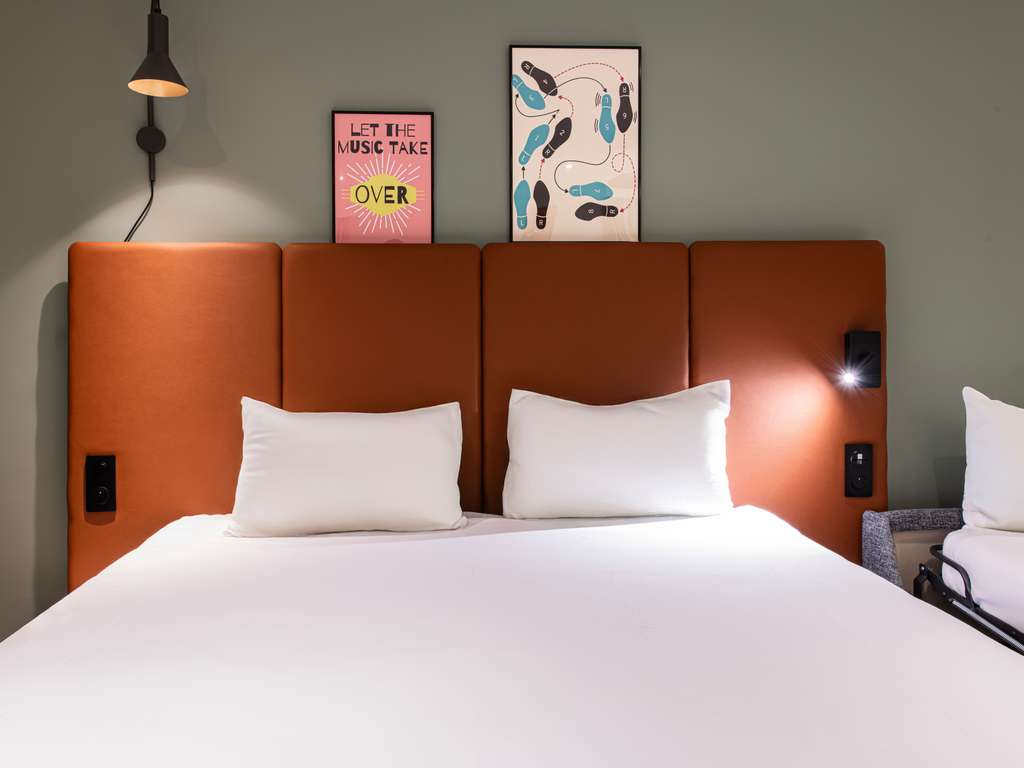 Фото ibis Paris Canal Saint-Martin Hotel