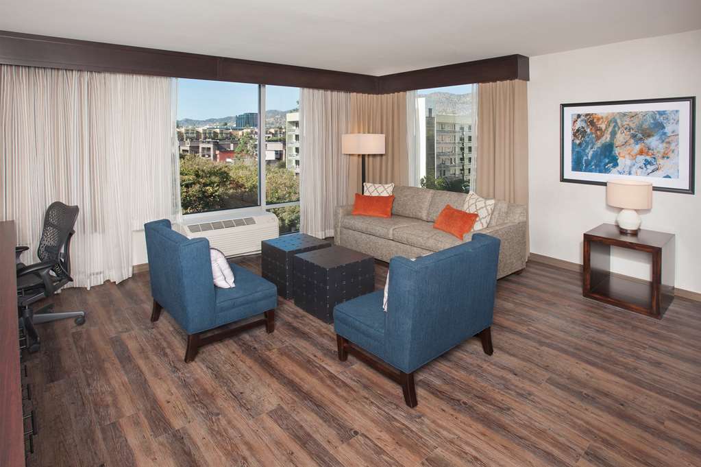 Фото Hilton Garden Inn Burbank Los Angeles