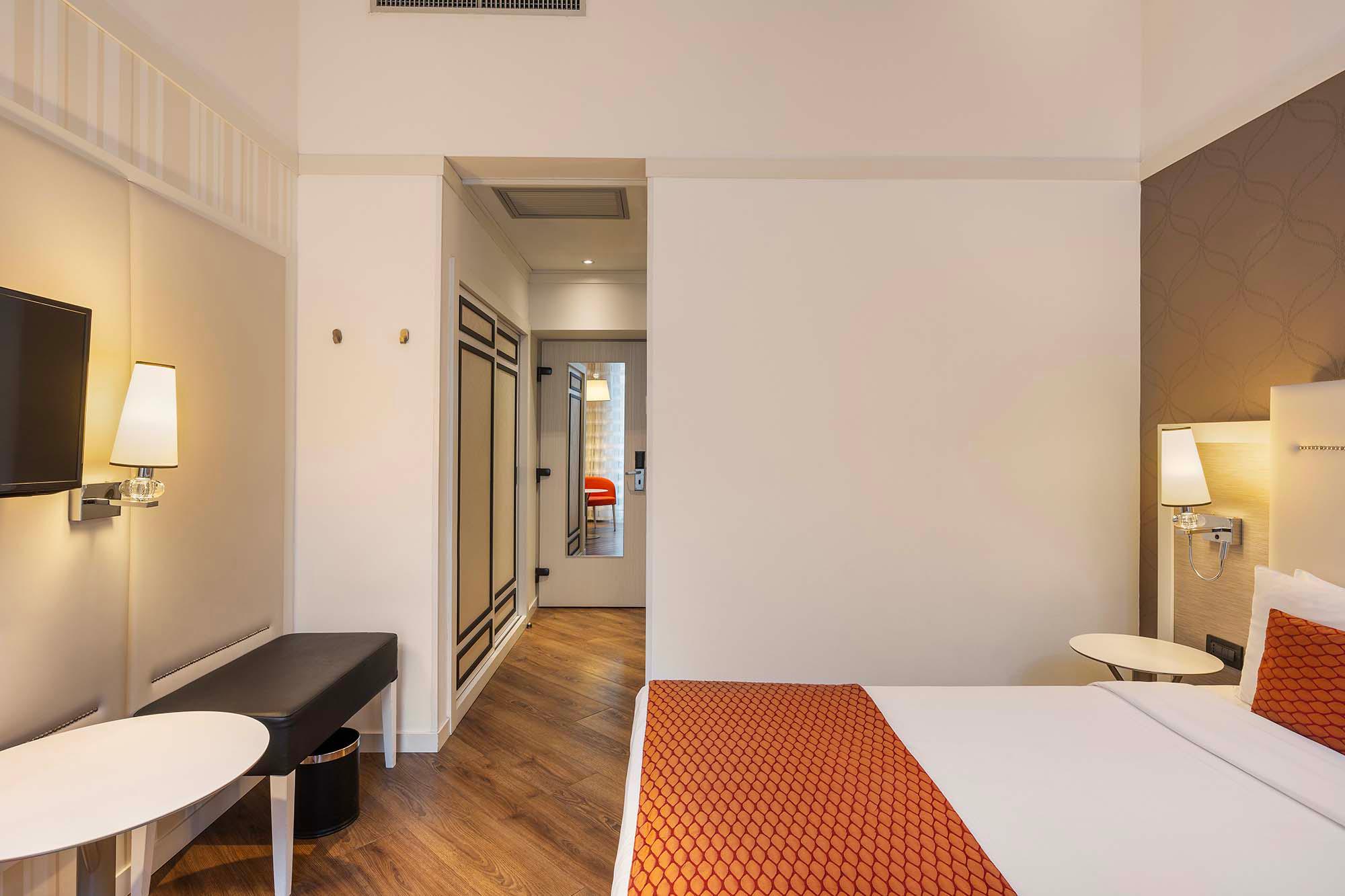 Фото Ikonik Parlament