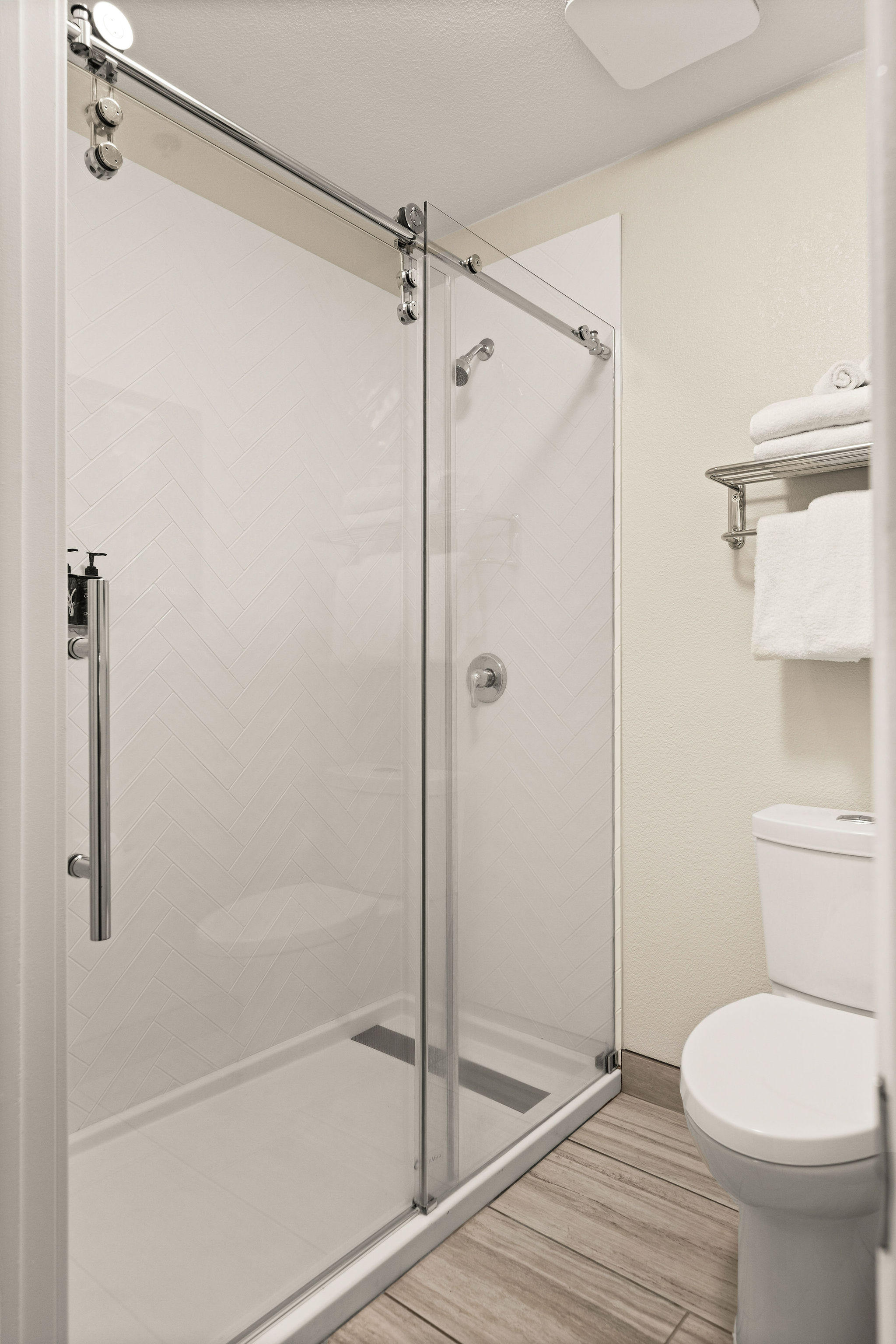 Фото Oxford Suites Redding