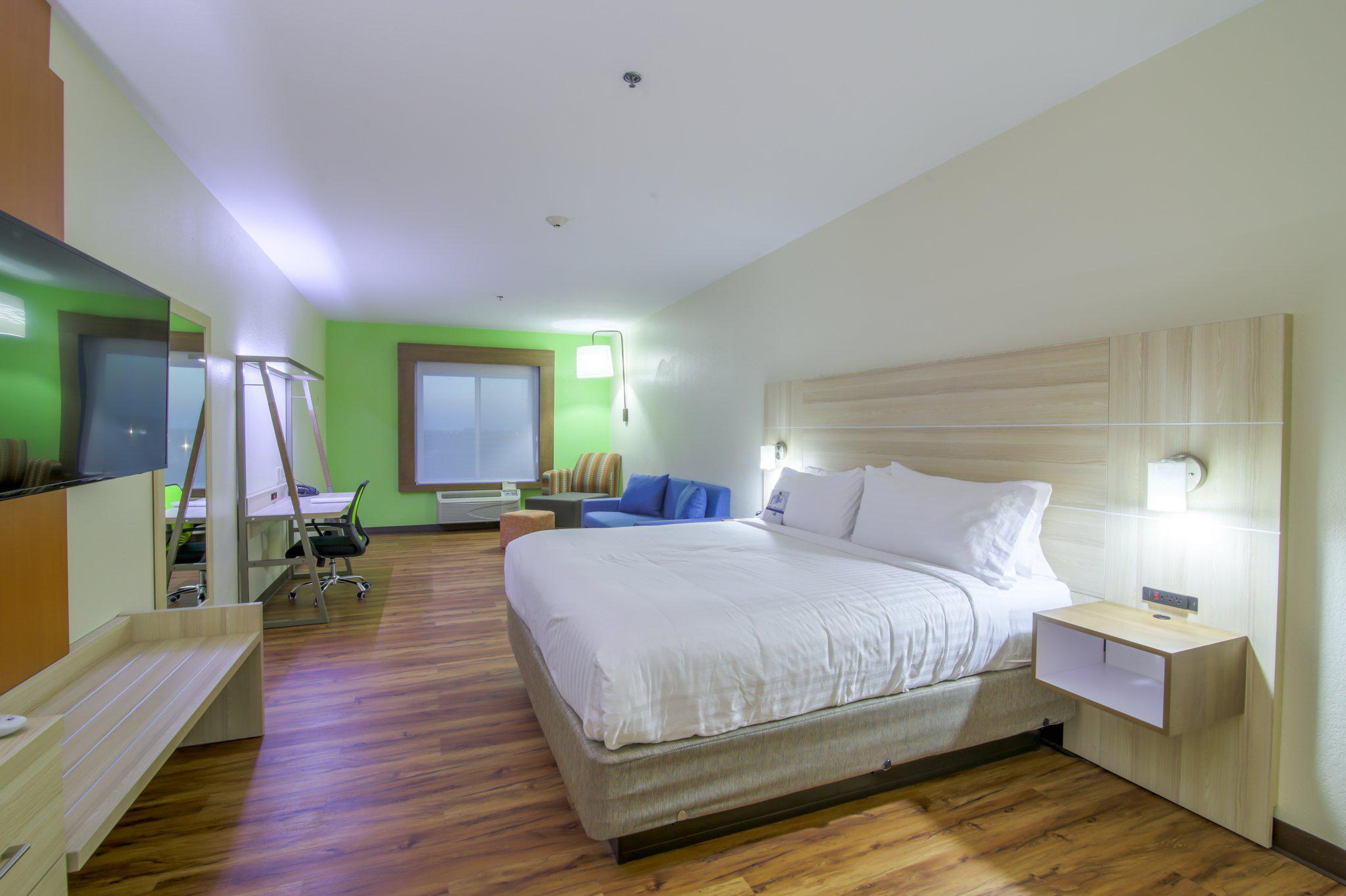 Фото Holiday Inn Express & Suites Raymondville, an Ihg Hotel