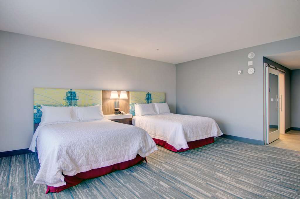 Фото Hampton Inn & Suites Portland West