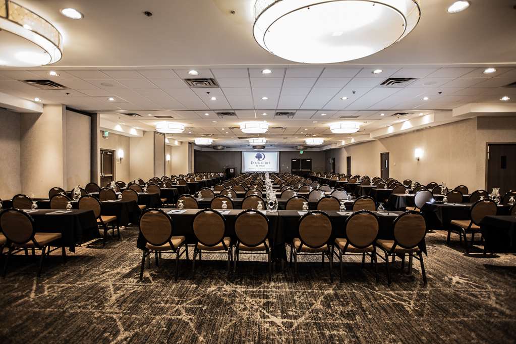 Фото DoubleTree by Hilton Roseville Minneapolis