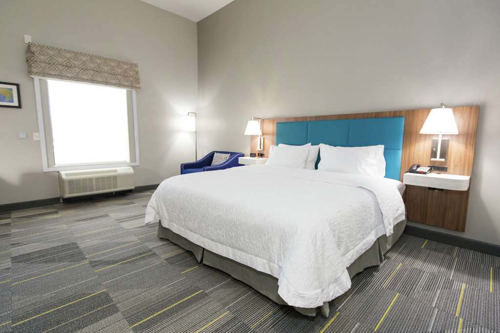 Фото Hampton Inn Mustang