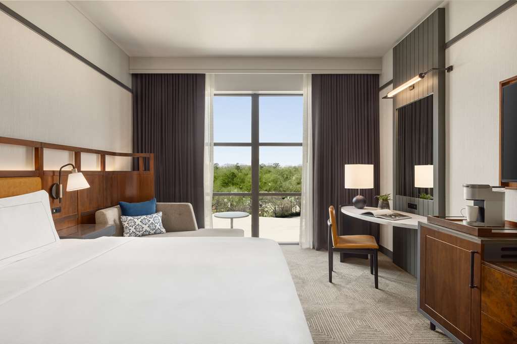 Фото Valley Hotel Homewood Birmingham, Curio Collection by Hilton