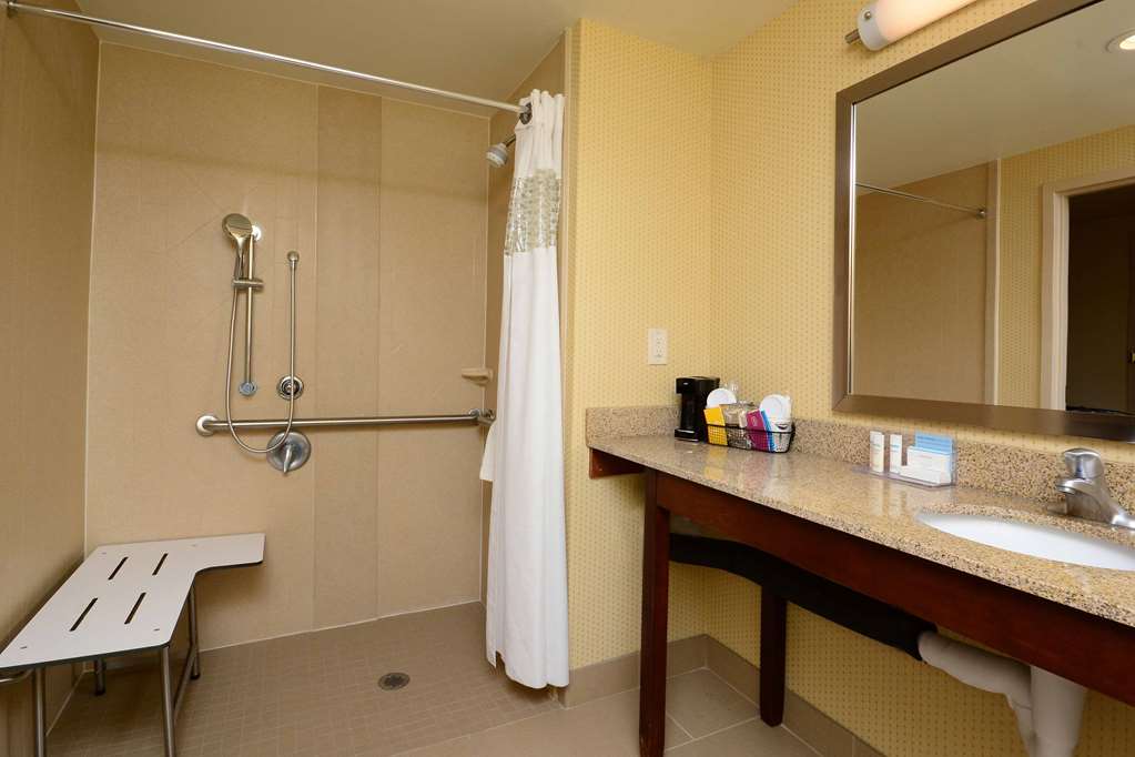 Фото Hampton Inn Raleigh-Capital Blvd. North
