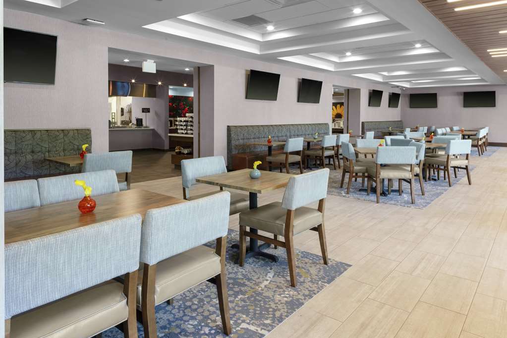 Фото Embassy Suites by Hilton Grand Rapids Downtown, Mi