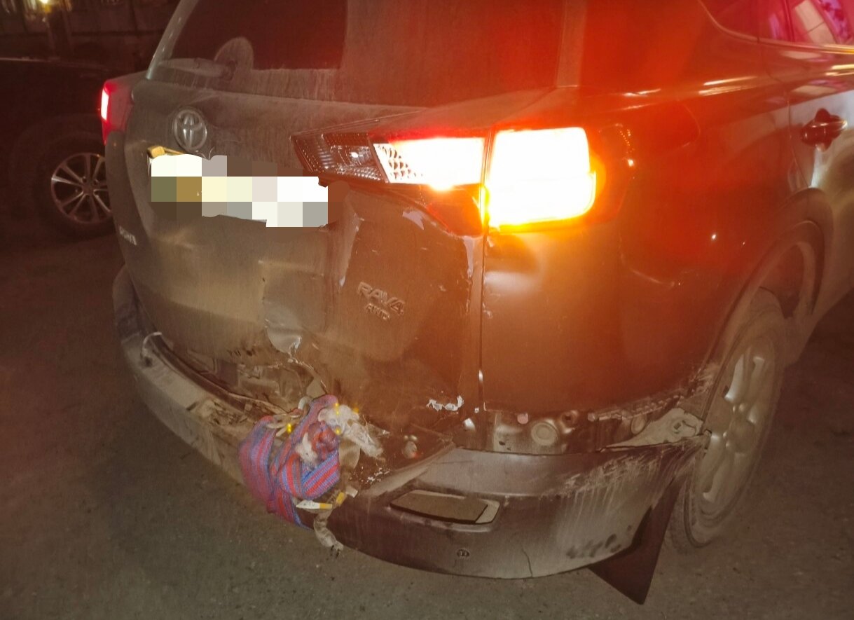 Toyota RAV4 с повреждённой задней частью до ремонта