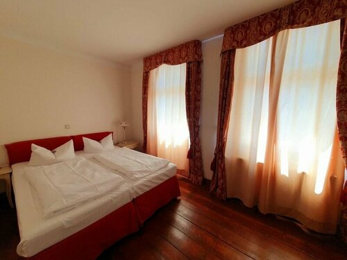 Гостиница Hotel Adler & x26; Eiscafe Aquila в Рудольштадте