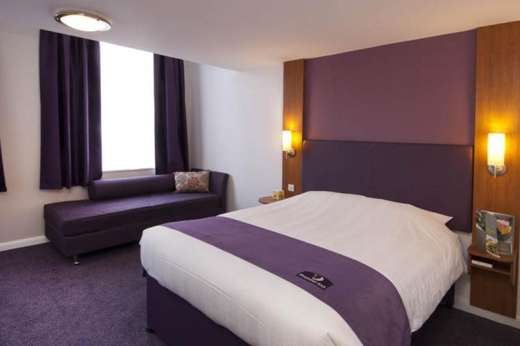 Фото Premier Inn Cardiff City South hotel