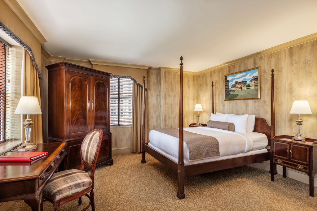 Фото The Dunhill Hotel