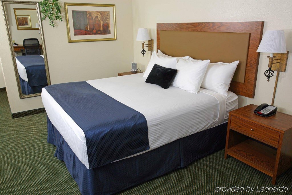 Фото Best Western Airport Albuquerque InnSuites Hotel & Suites