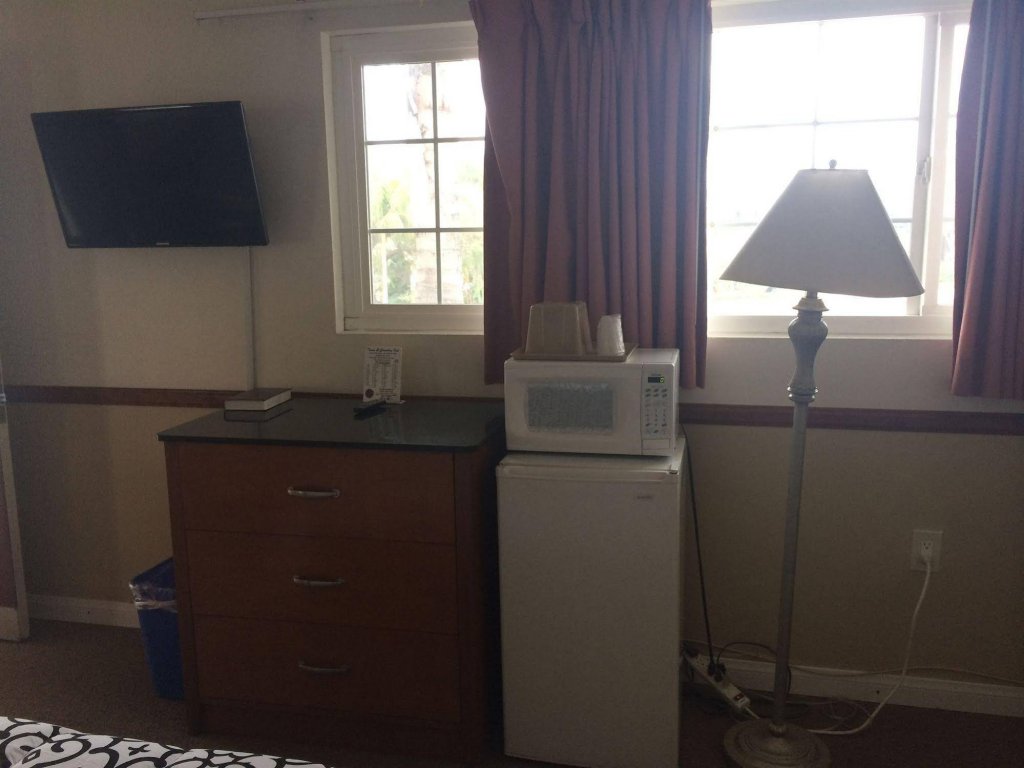 Фото Town and Country Inn