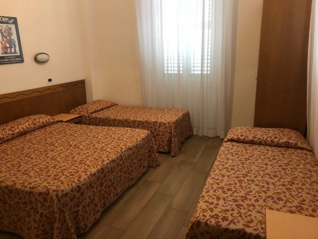 Фото Hotel Nuova Italia