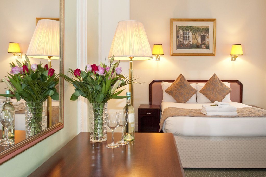 Фото Astor Court Hotel