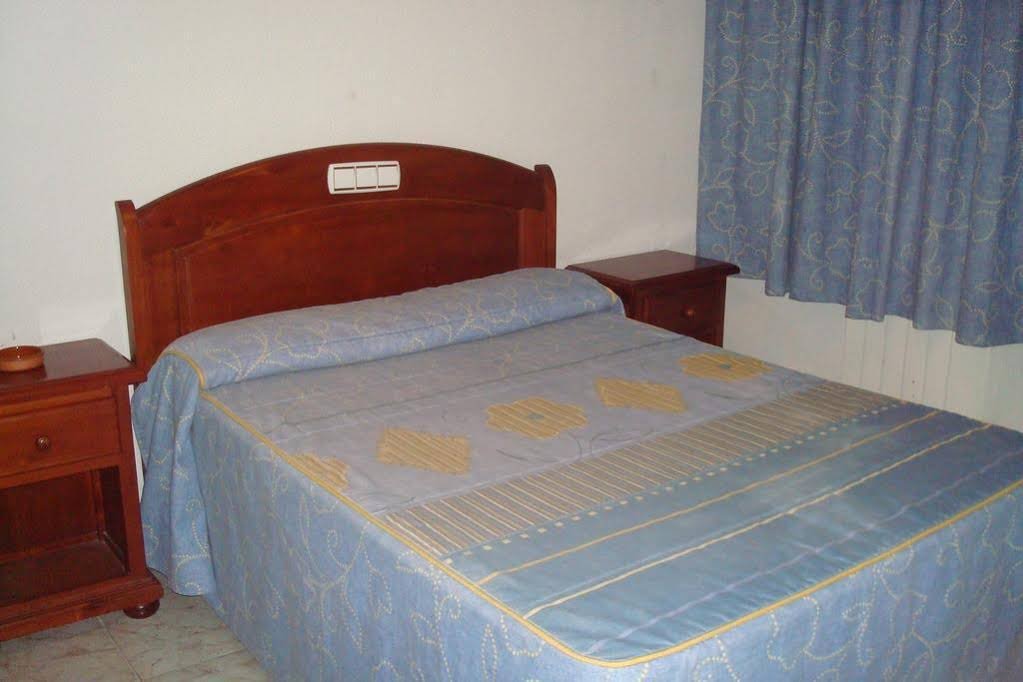 Фото Hostal La Embajada