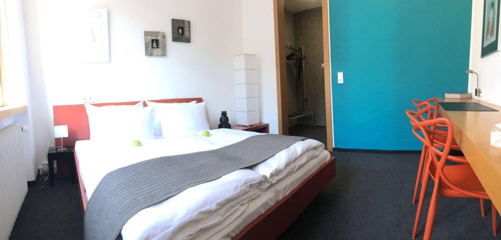 Фото Hotel H. E. Y. M. A. N. N.