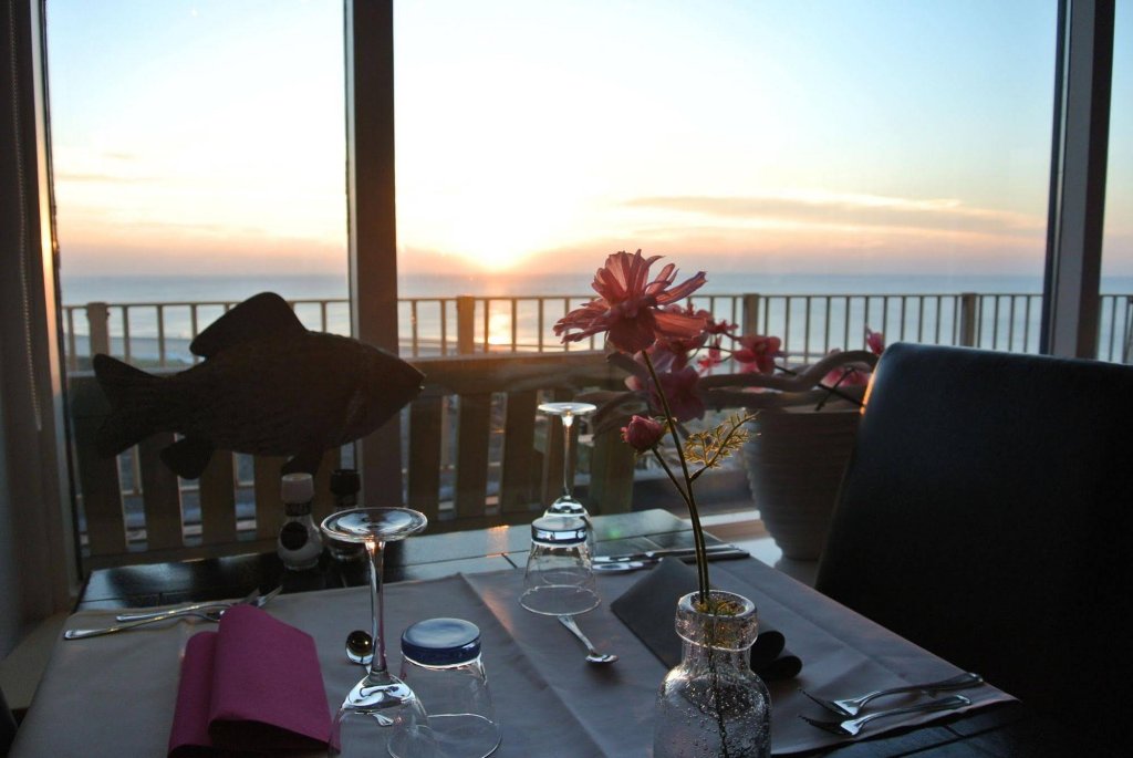 Фото Strandhotel Het Hoge Duin