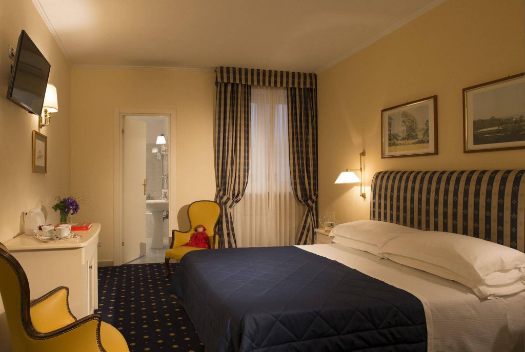 Фото Hotel Napoleon