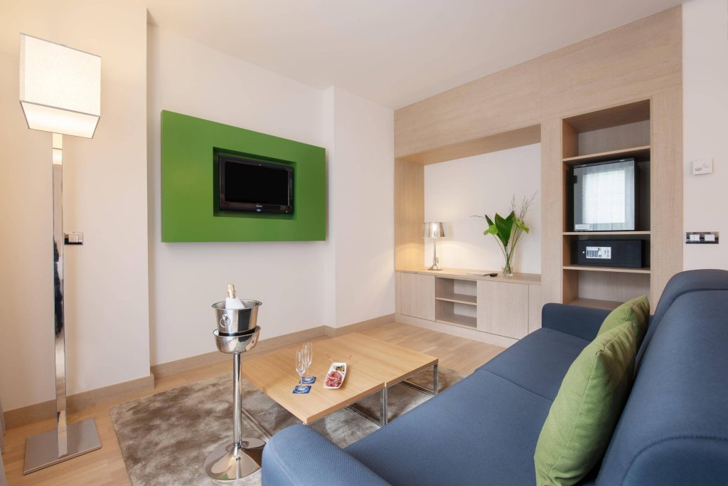 Фото Occidental Praha Five