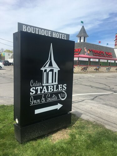 Гостиница Cedar Stables Inn & Suites