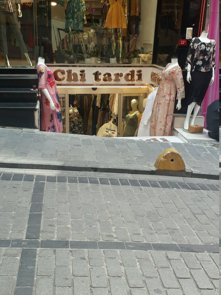Giyim mağazası Chi tardi, Fatih, foto