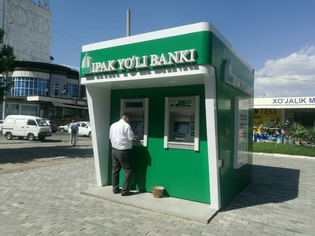 Bankomat Ipak Yo'li banki, Toshkent, foto