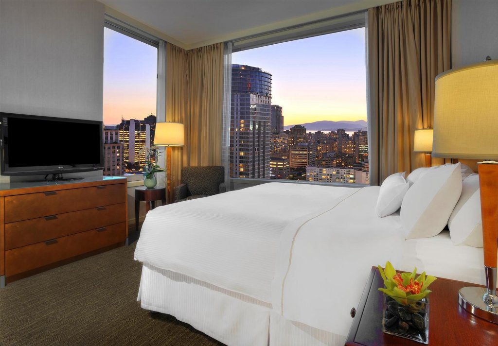 Фото Hilton Vancouver Downtown