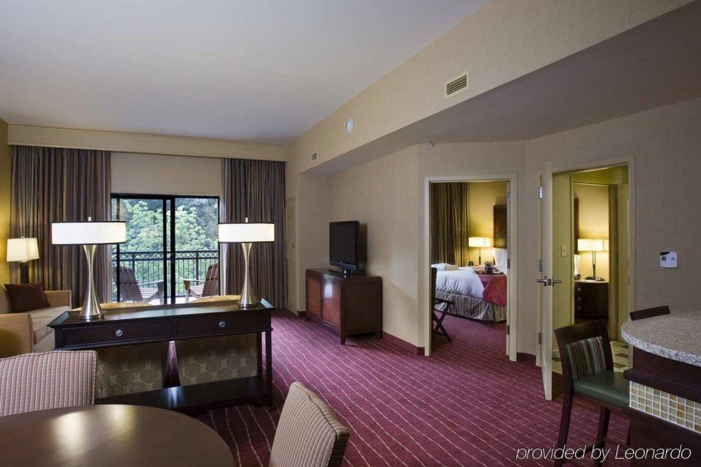 Фото DoubleTree by Hilton Asheville Biltmore