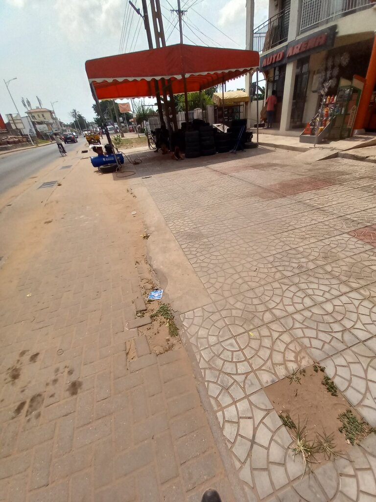 Auto parts and auto goods store Auto World, Accra, photo