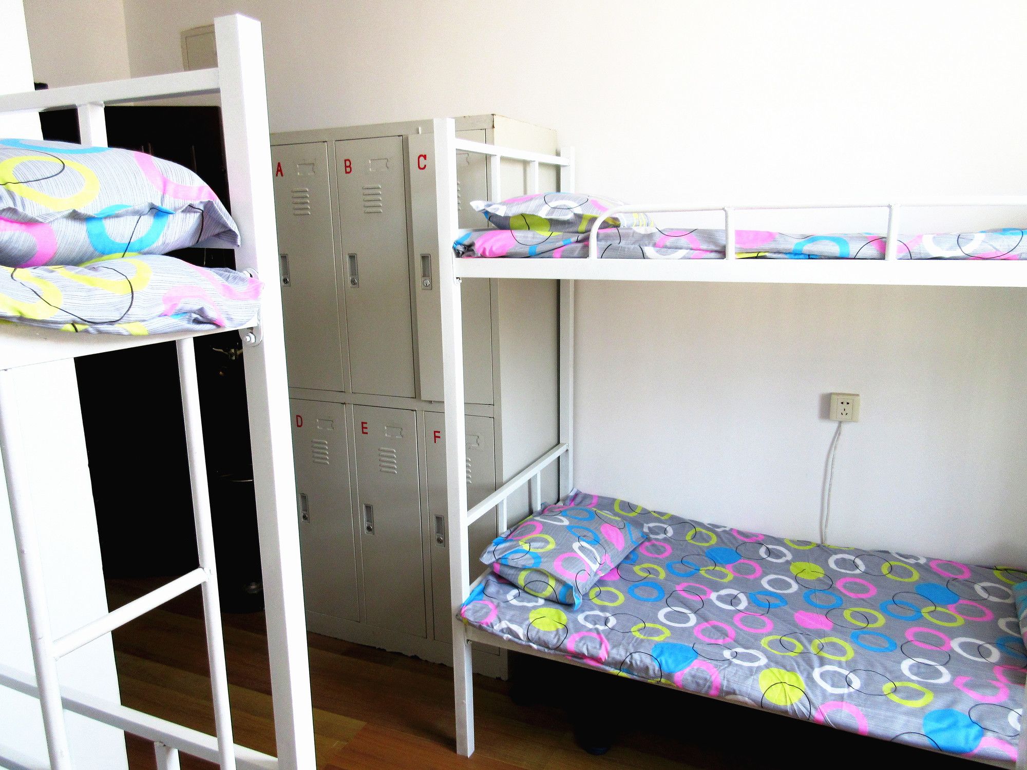 Фото 25 Four Seasons Youth Hostel