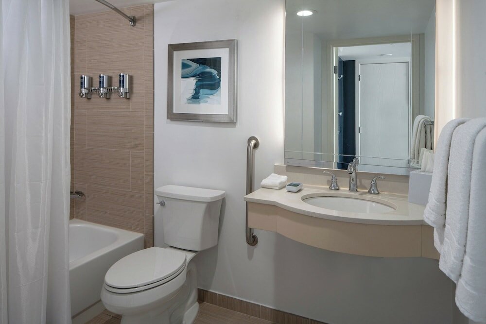 Фото Four Points by Sheraton Suites Tampa Airport Westshore
