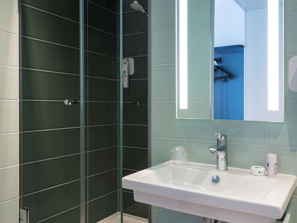 Фото Ibis Styles Paris Gare Saint Lazare