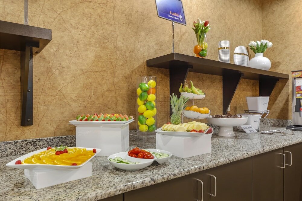 Фото Best Western Wainwright Inn & Suites